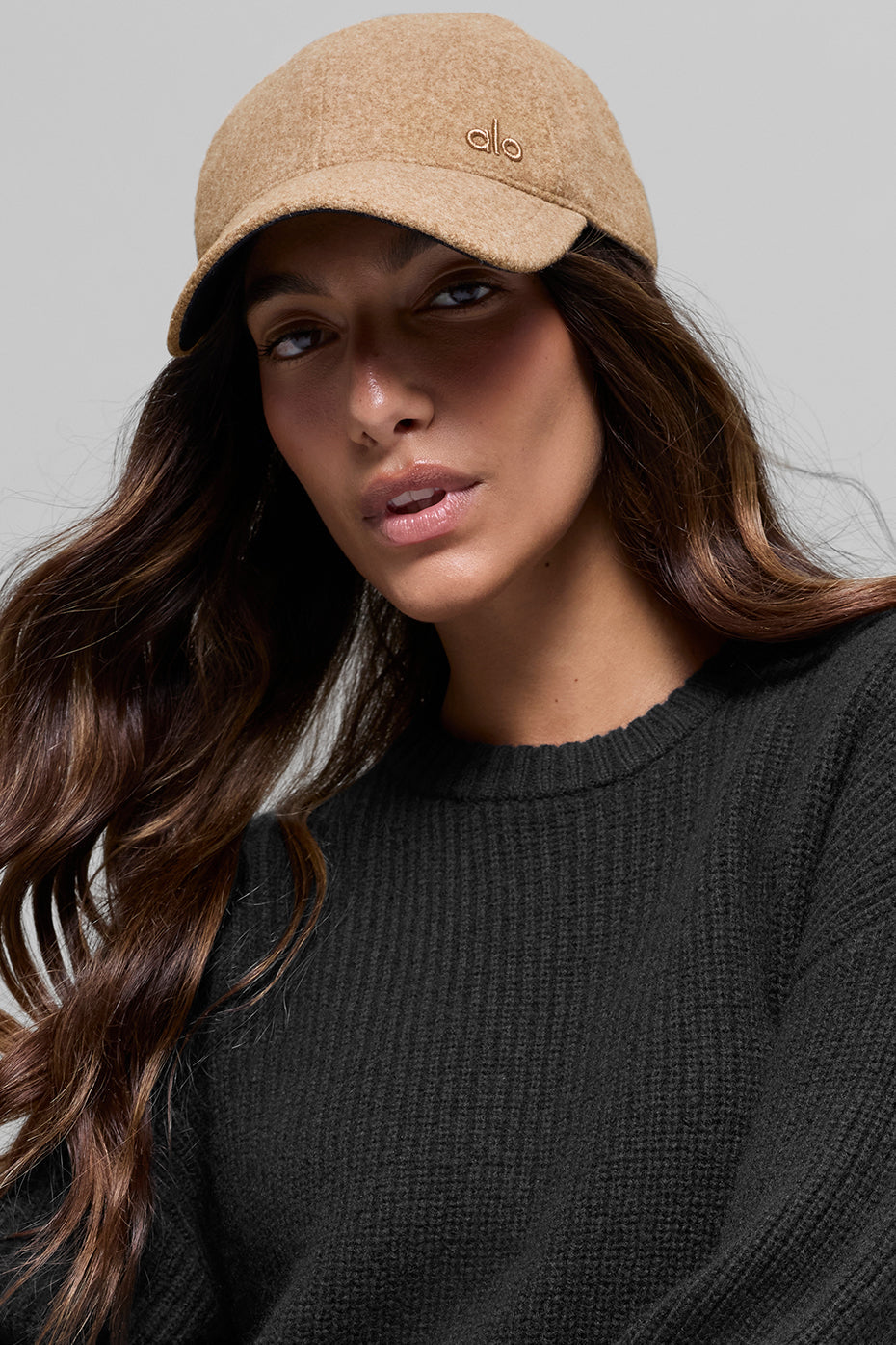 Alo Yoga Prestige Off-Duty Cap - Toasted Almond