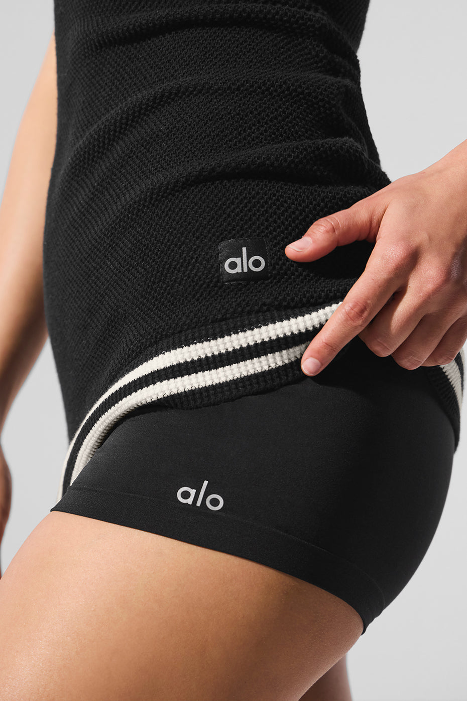 Alo Yoga Sheer Glow Boyshort - Black