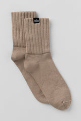 Alo Yoga Unisex Half-Crew Scrunch Sock - Gravel