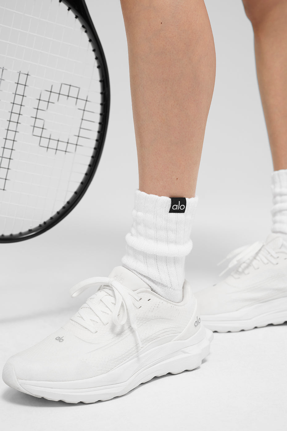 Alo Yoga Unisex Half-Crew Scrunch Sock - White