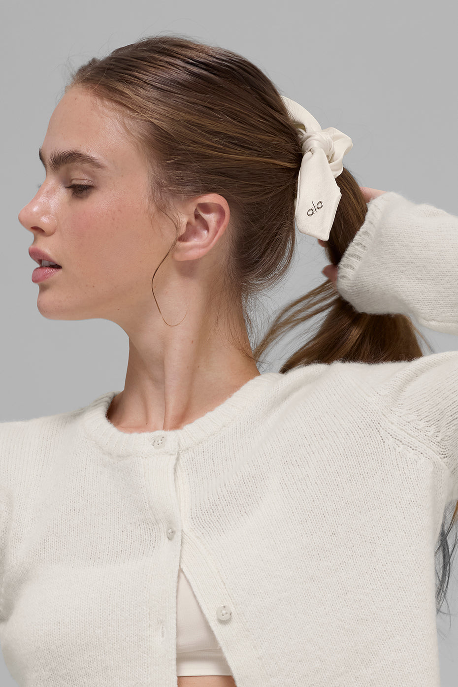 Alo Yoga Airlift Rhythm Scrunchie - Ivory