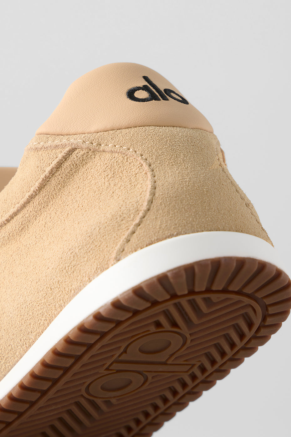 Alo Yoga ALO Sunset Sneaker + Jisoo - Caramel Cream