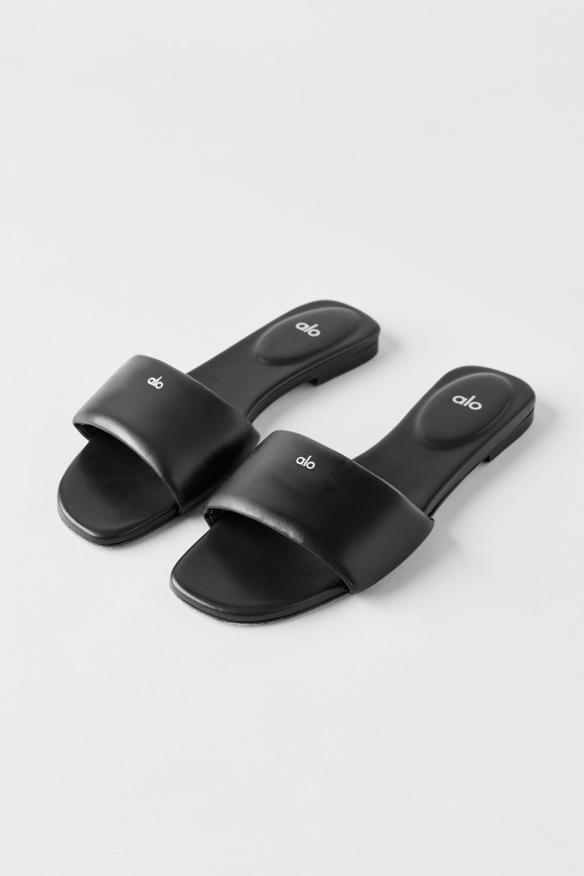 Alo Yoga ALO Classico Sandal - Black
