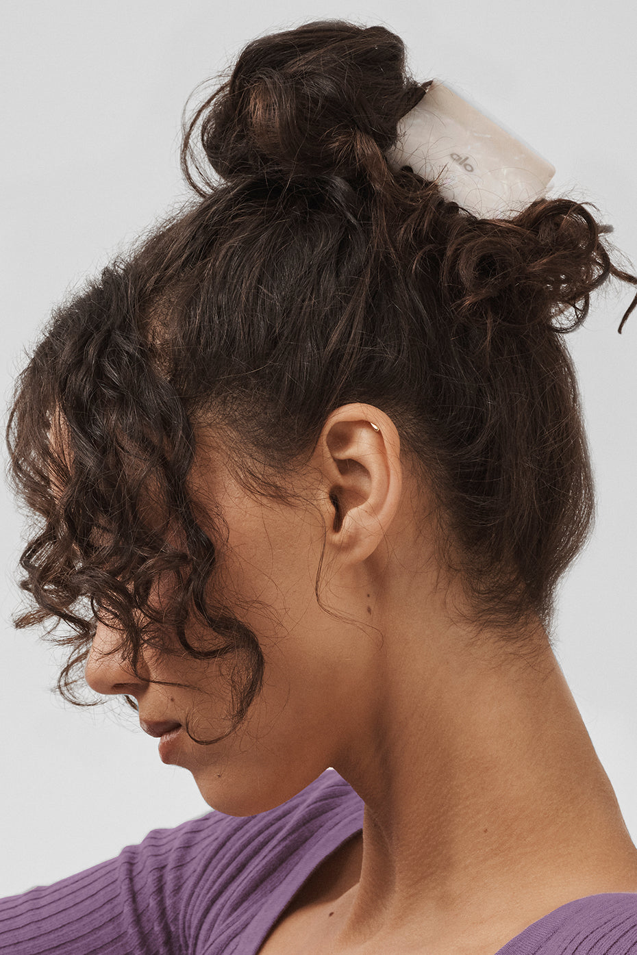 Alo Yoga Effortless Claw Clip - White Pearl