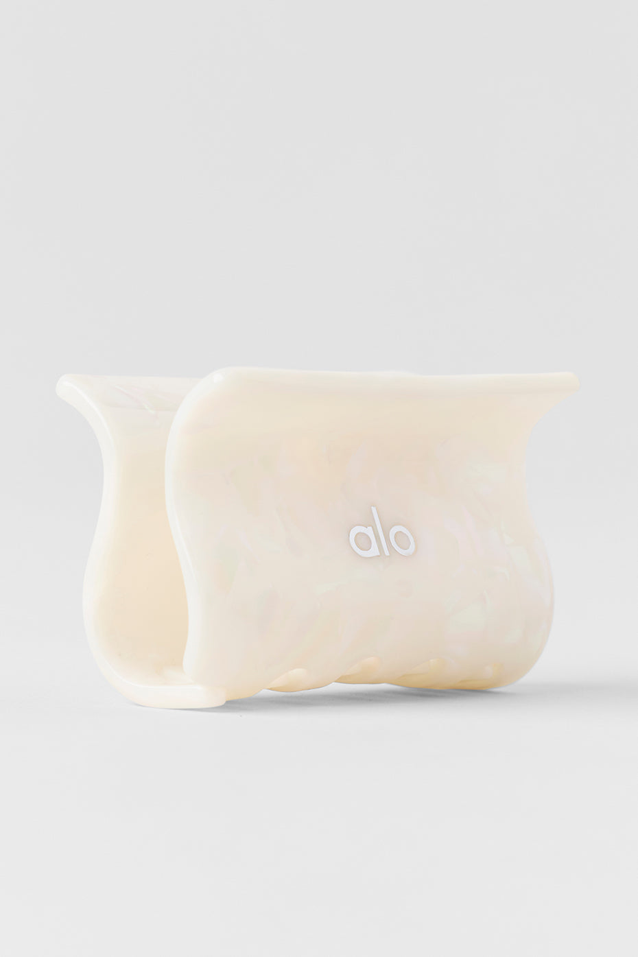 Alo Yoga Effortless Claw Clip - White Pearl
