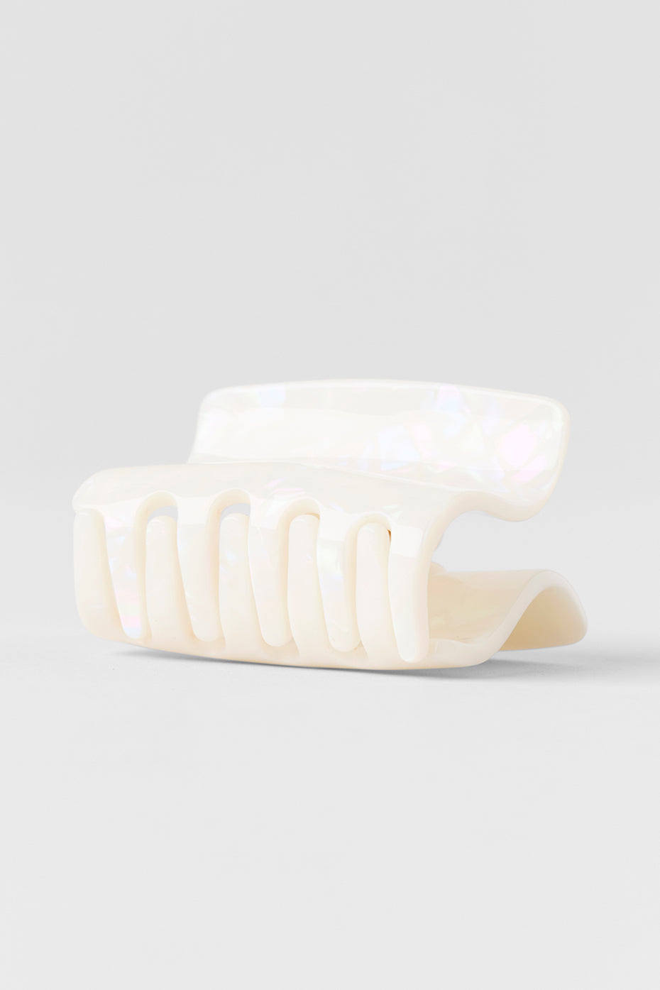 Alo Yoga Effortless Claw Clip - White Pearl