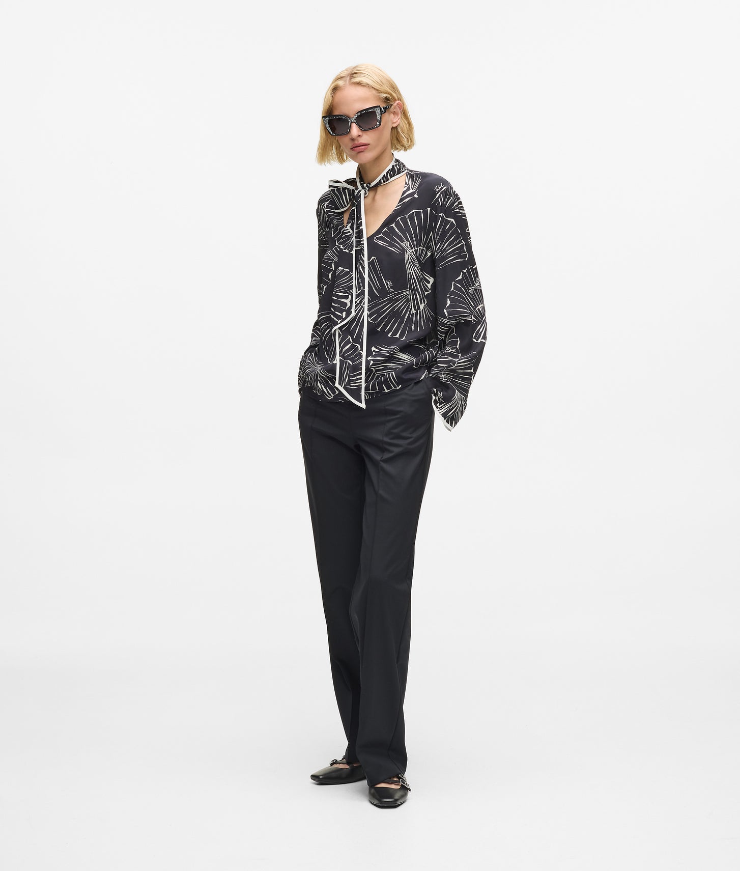 Karl Lagerfeld Fan Print Scarf Top Linear Fan Black