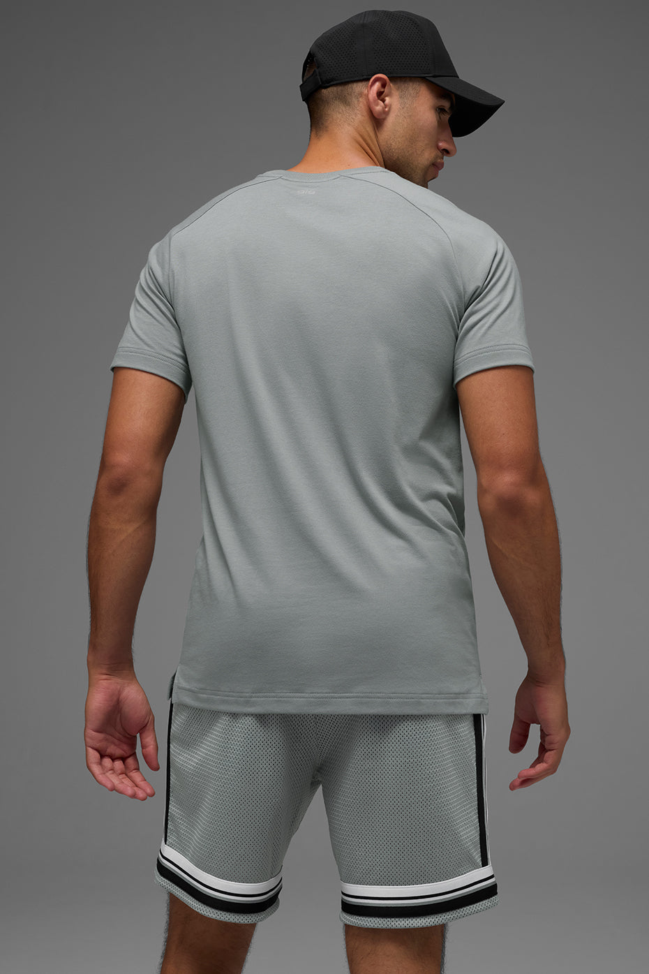 Alo Yoga Triumph Raglan Tee - Lunar Grey