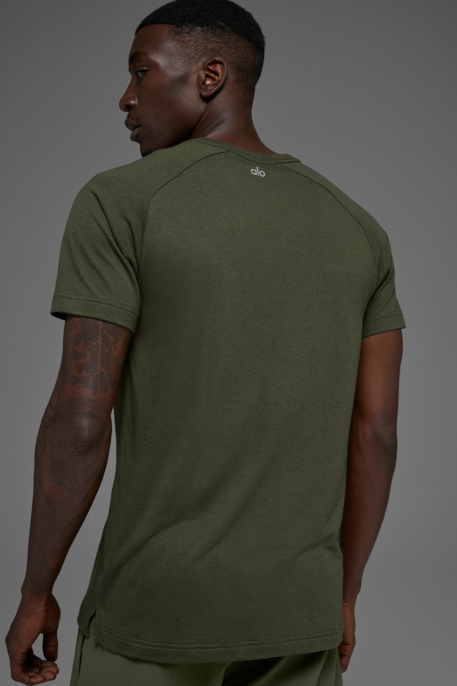 Alo Yoga Triumph Raglan Tee - Green Olive