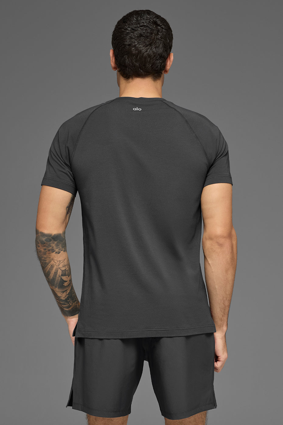 Alo Yoga ALO Vapor Crewneck Short Sleeve - Anthracite