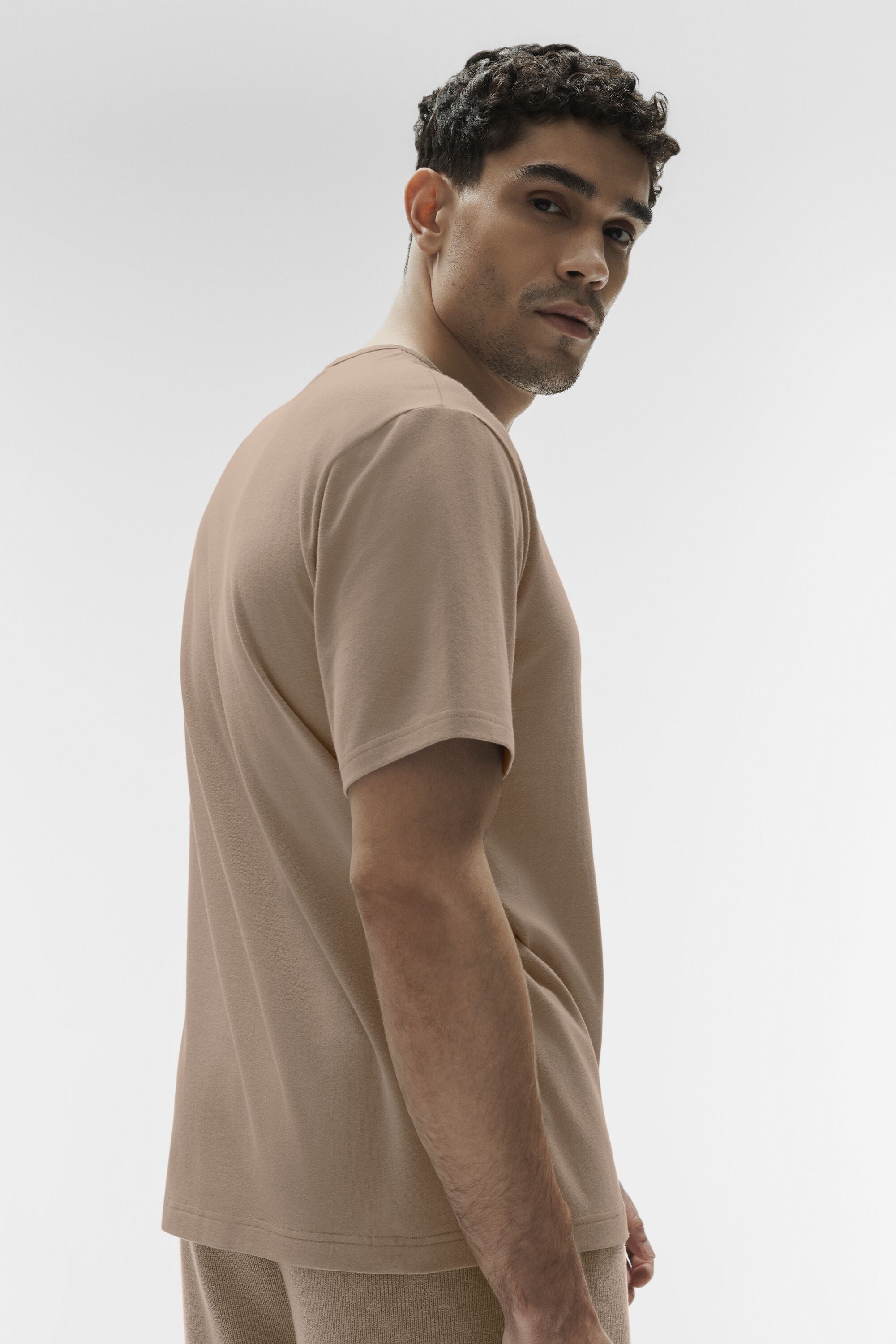 Alo Yoga Street Essential Tee - Gravel