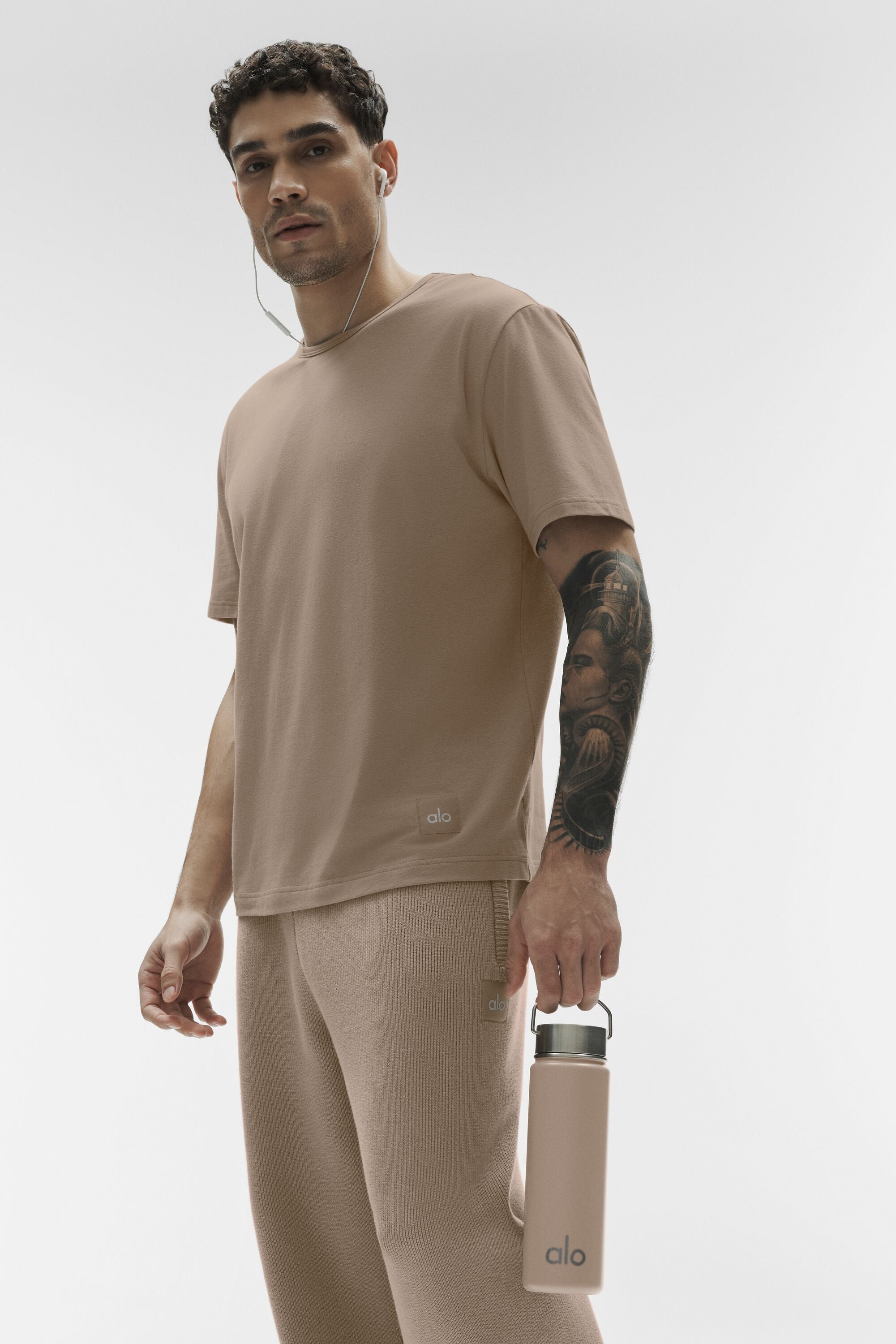 Alo Yoga Street Essential Tee - Gravel
