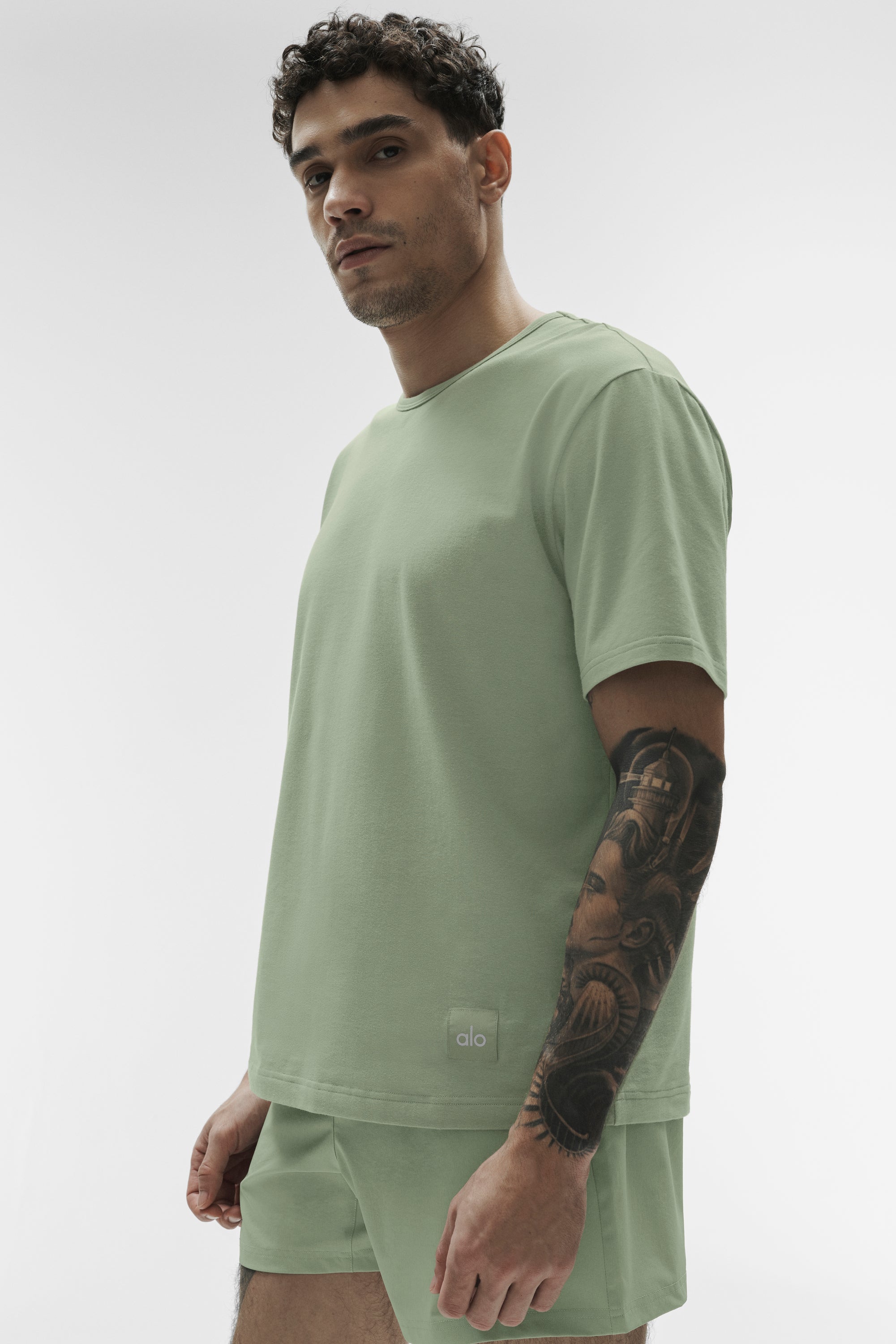 Alo Yoga Street Essential Tee - Dune Grass