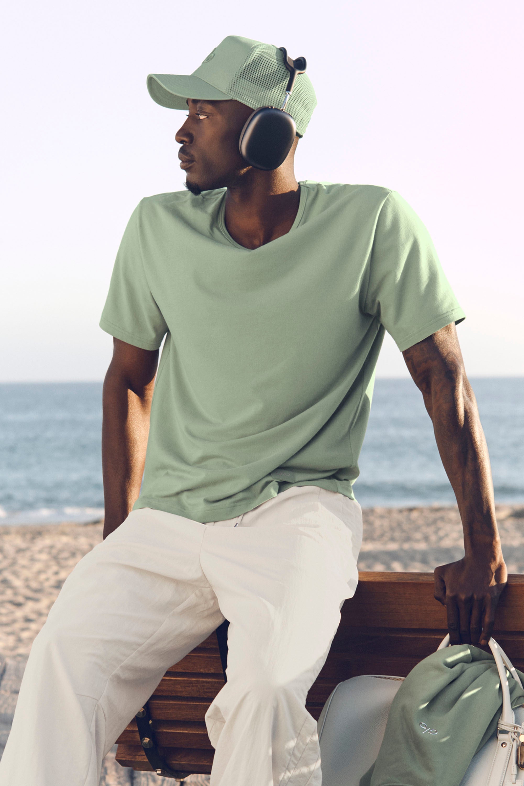 Alo Yoga Street Essential Tee - Dune Grass