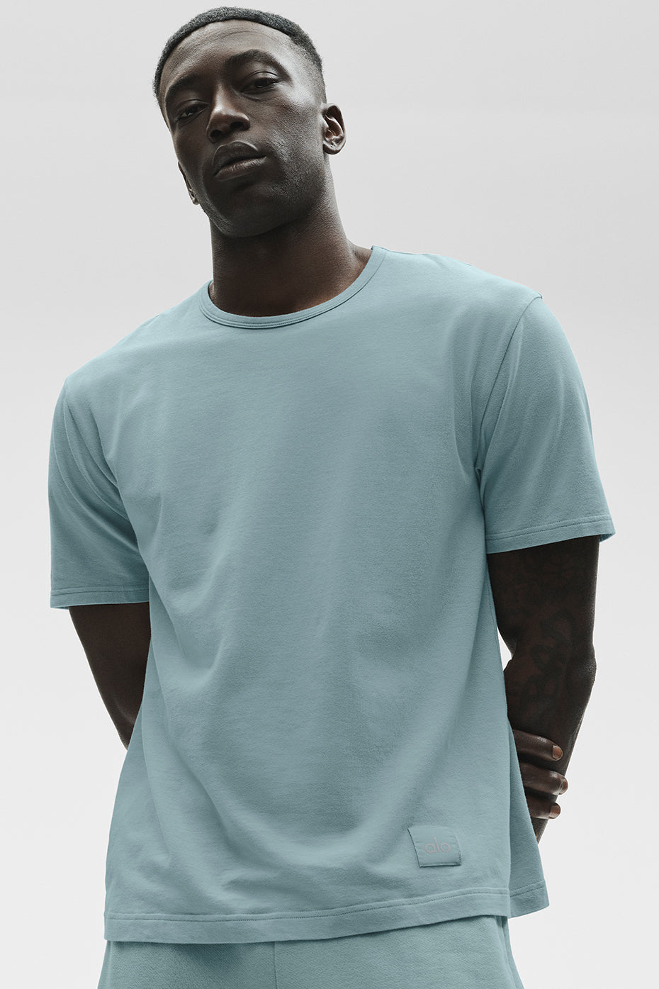 Alo Yoga Essential Short Sleeve Street Tee - Desert Sage