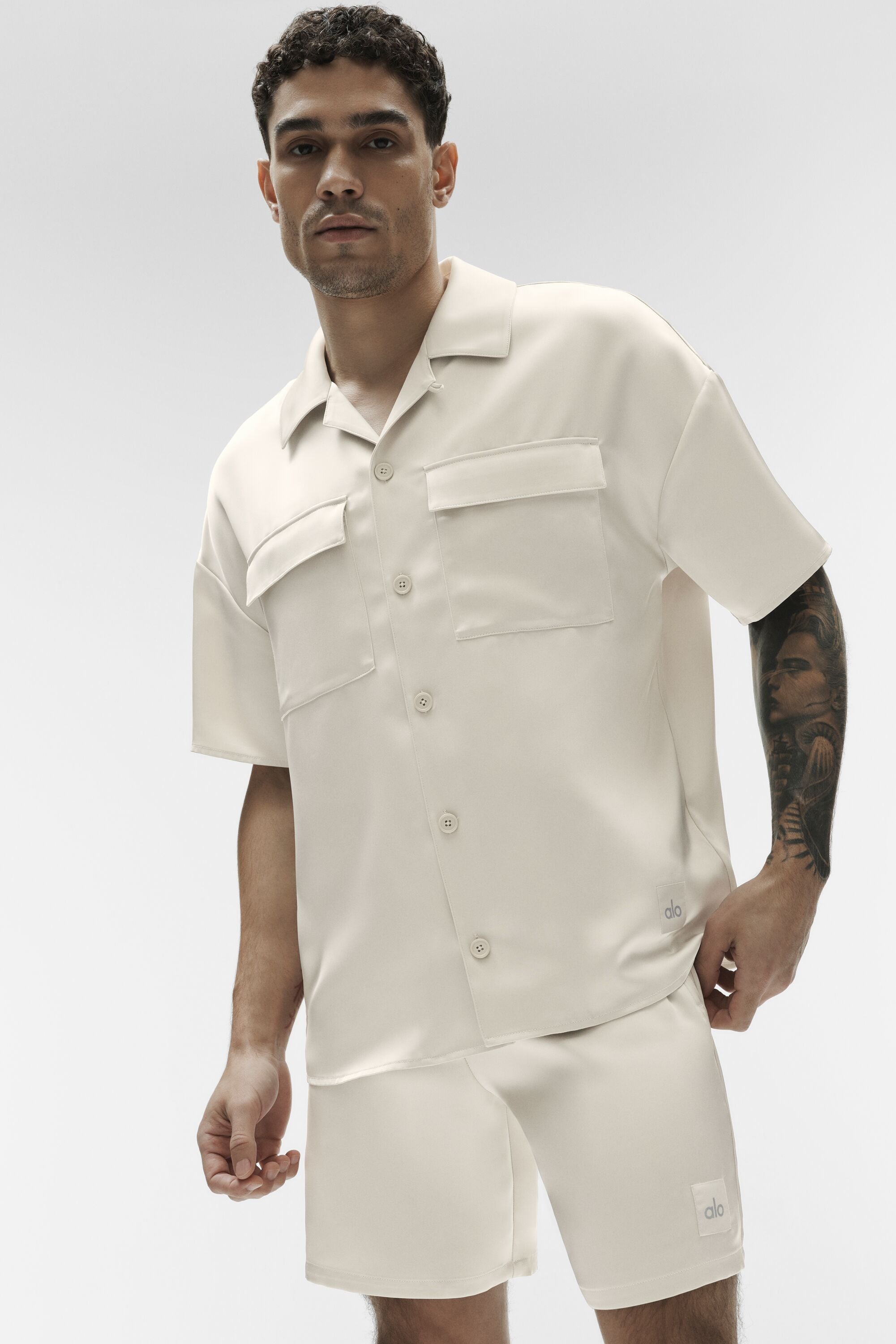 Alo Yoga Satin Horizon Short Sleeve Button Up - Bone