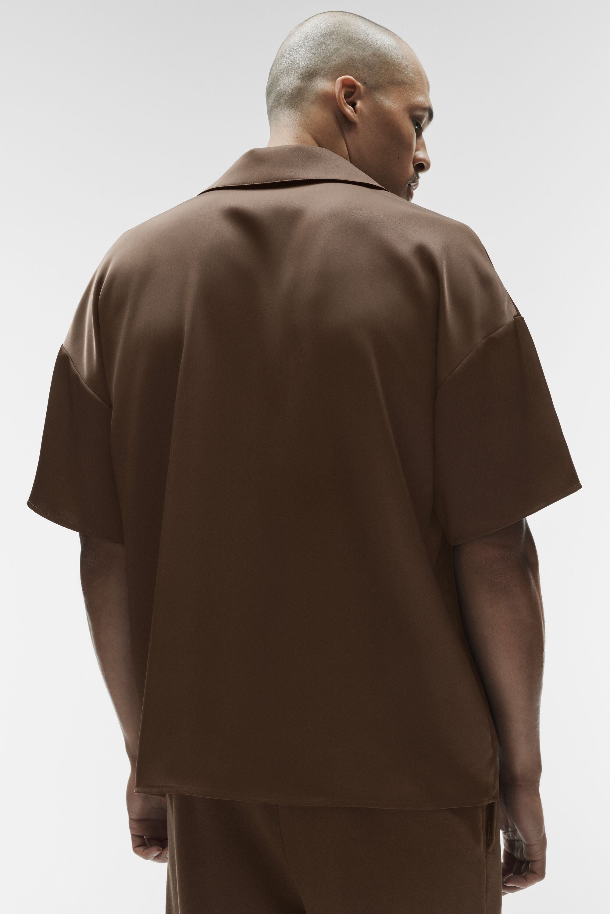 Alo Yoga Satin Horizon Short Sleeve Button Up - Espresso