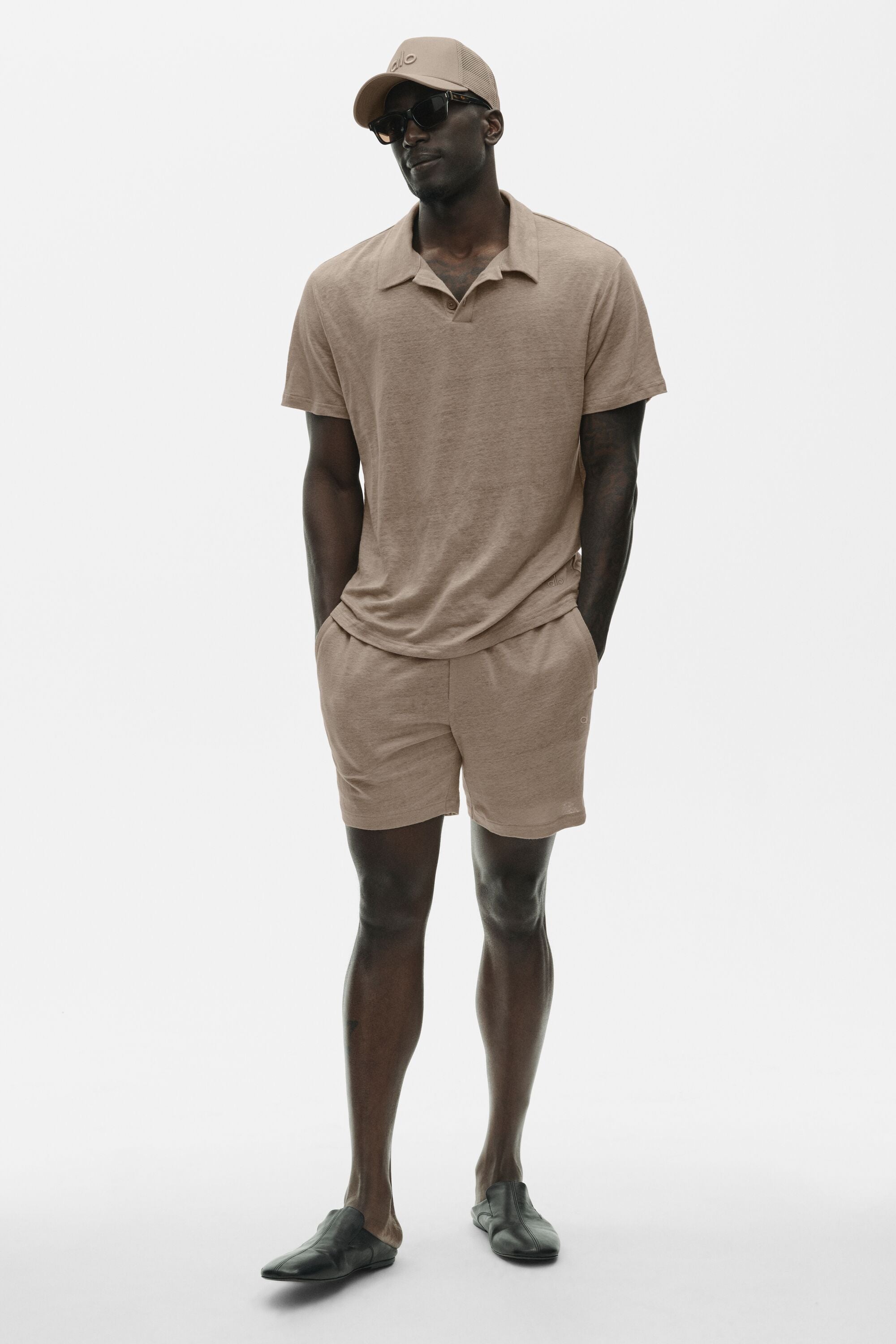 Alo Yoga Linen Jersey Coastal Short Sleeve Polo - Gravel