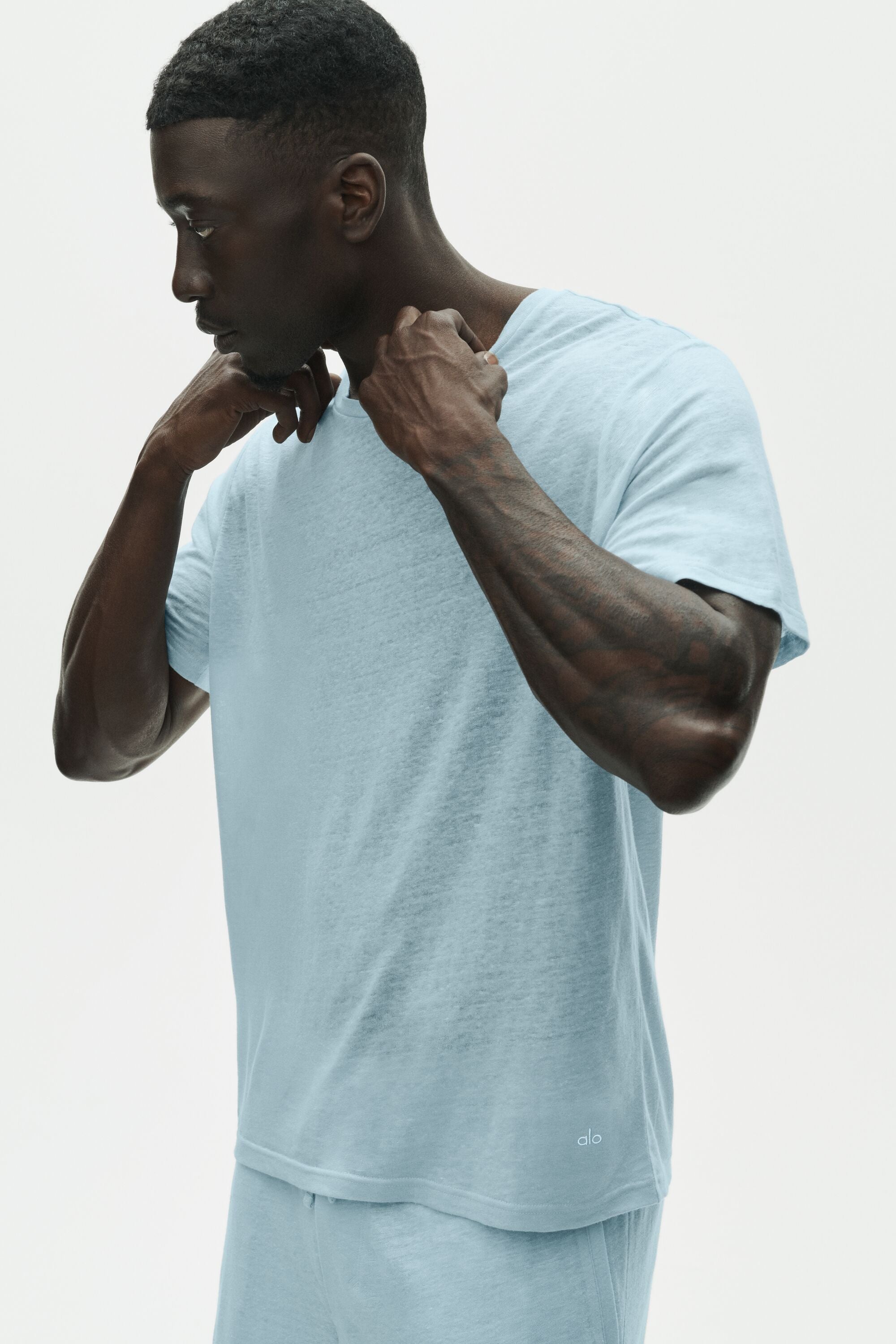 Alo Yoga Linen Jersey Coastal Short Sleeve Tee - Seaside Blue