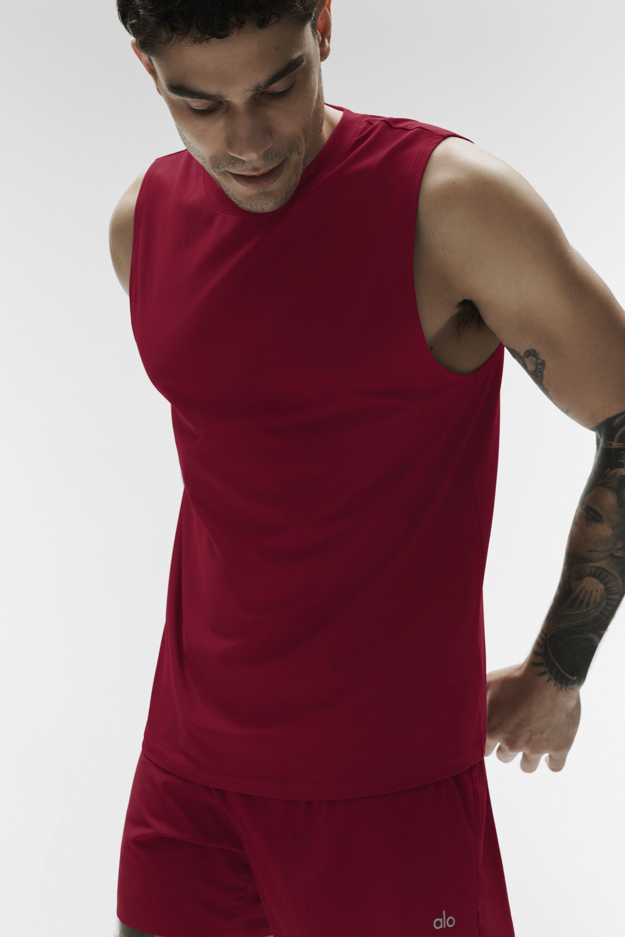 Alo Yoga Conquer Muscle Tank - Garnet