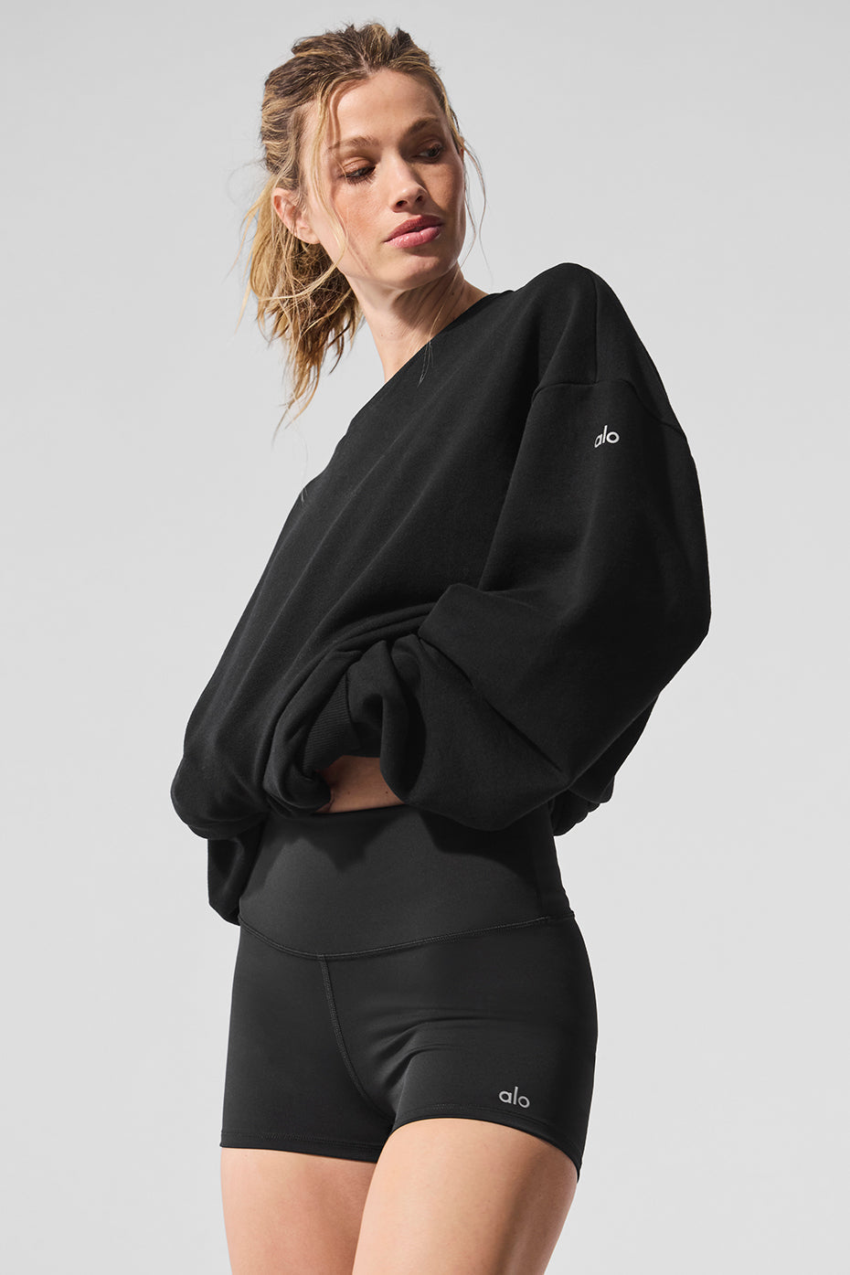 Alo Yoga Chill Crew Neck Pullover - Black
