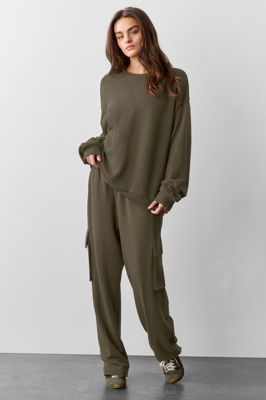 Alo Yoga Chill Crew Neck Pullover - Olive Tree