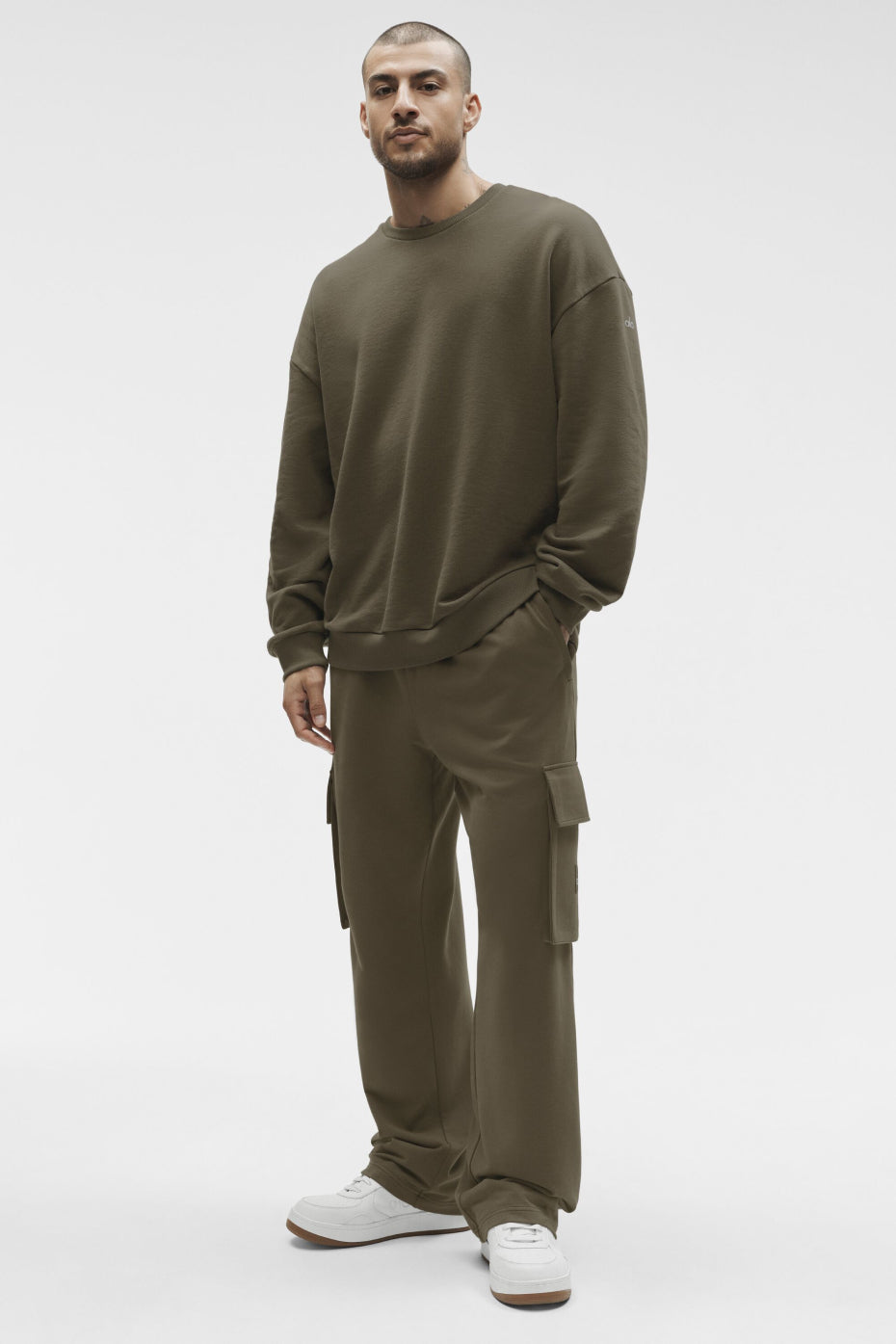Alo Yoga Chill Crew Neck Pullover - Olive Tree