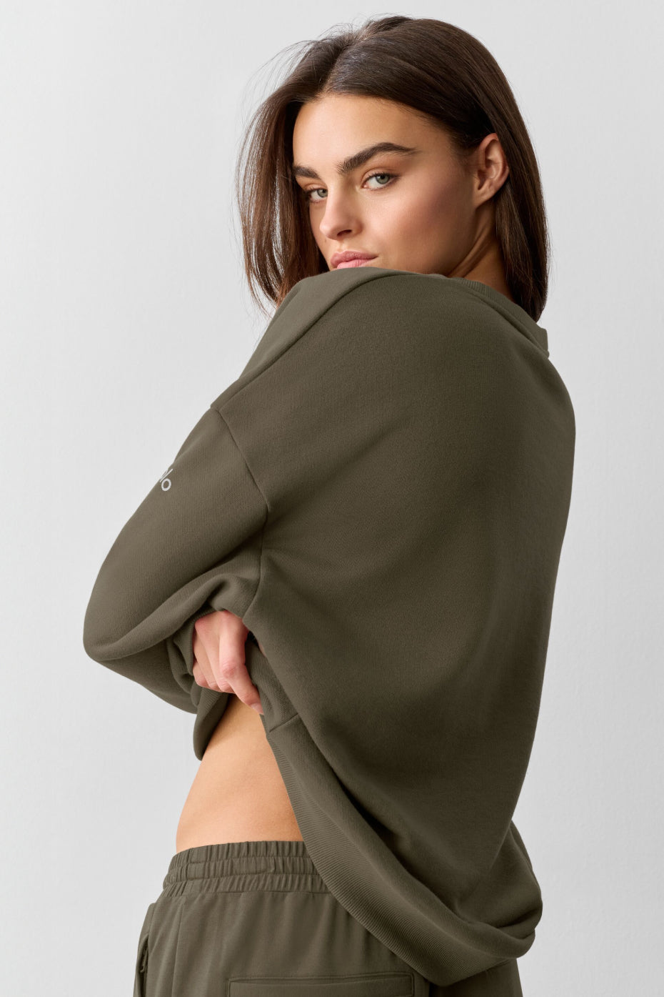 Alo Yoga Chill Crew Neck Pullover - Olive Tree