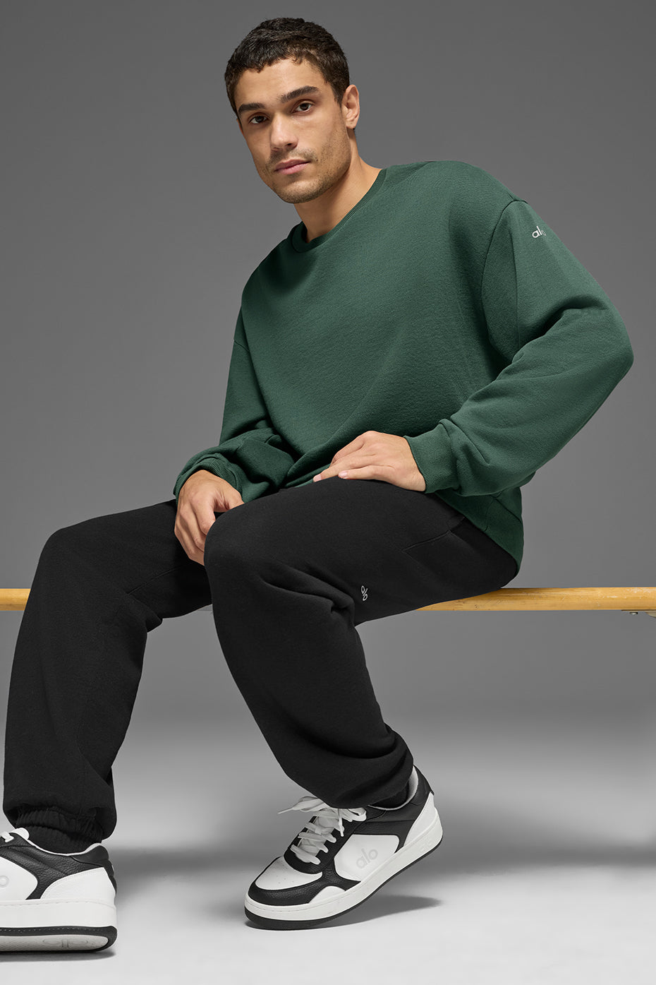 Alo Yoga Chill Crew Neck Pullover - Clover Green