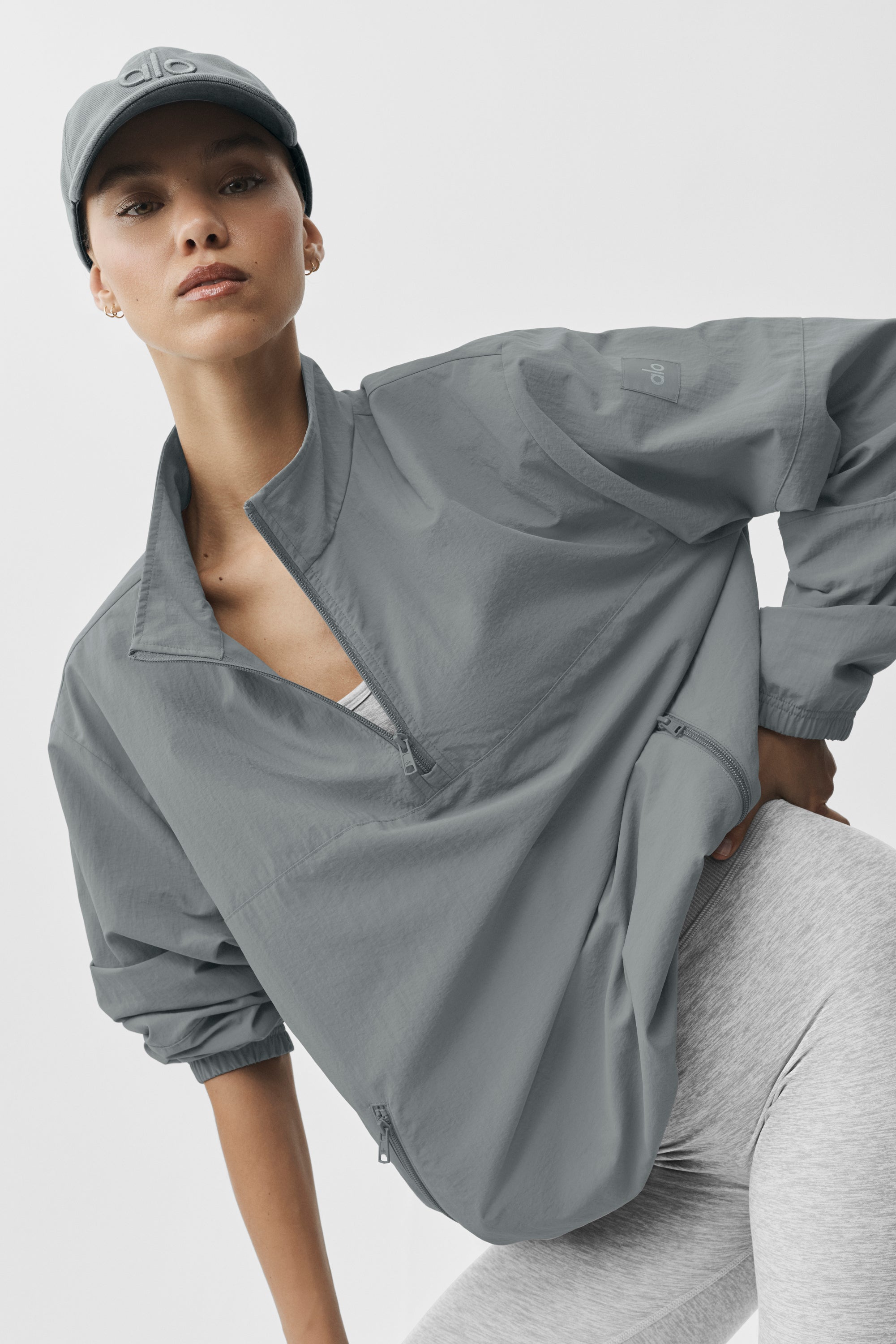 Alo Yoga Light Weight Takeaway Track Pullover - Monument
