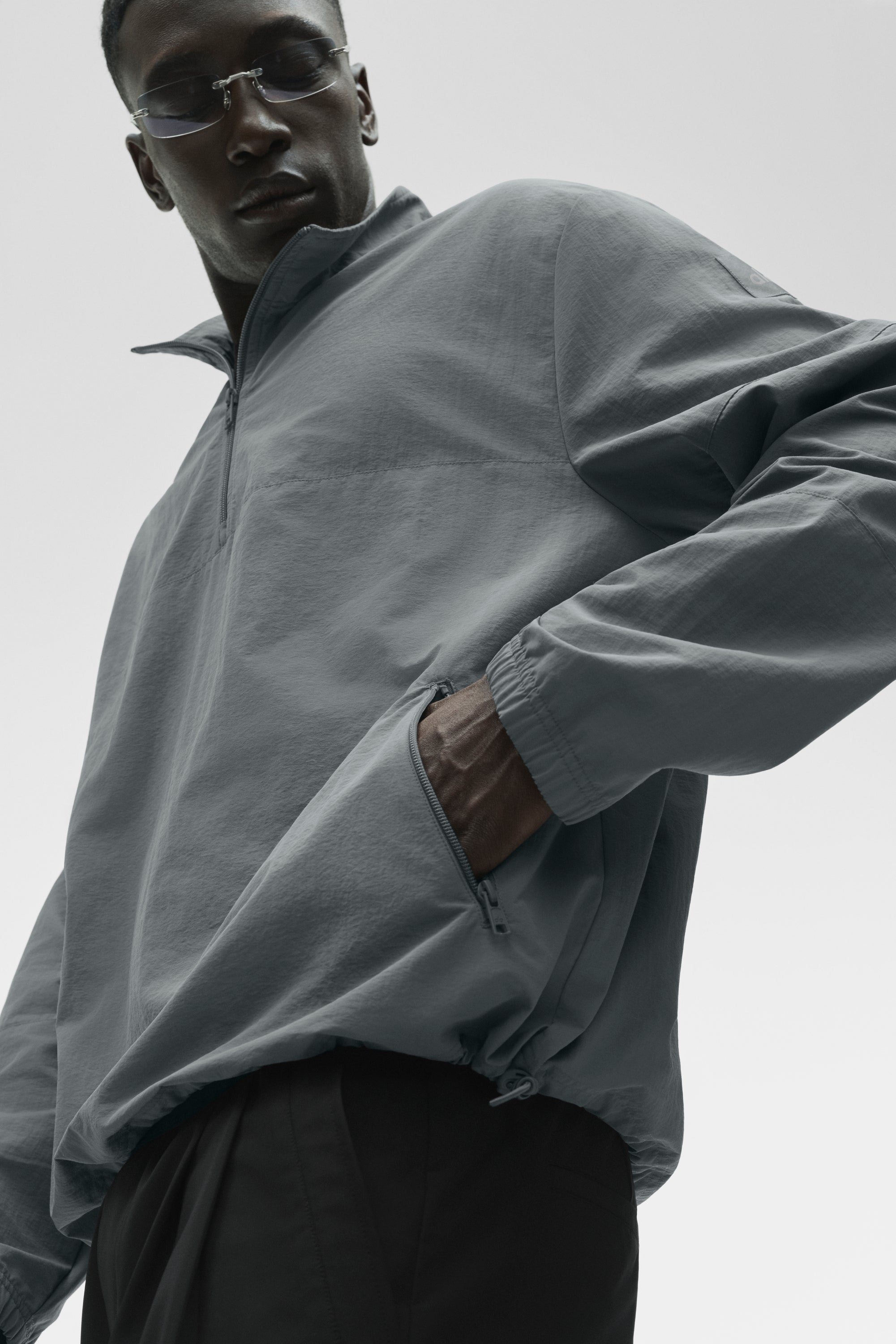 Alo Yoga Light Weight Takeaway Track Pullover - Monument
