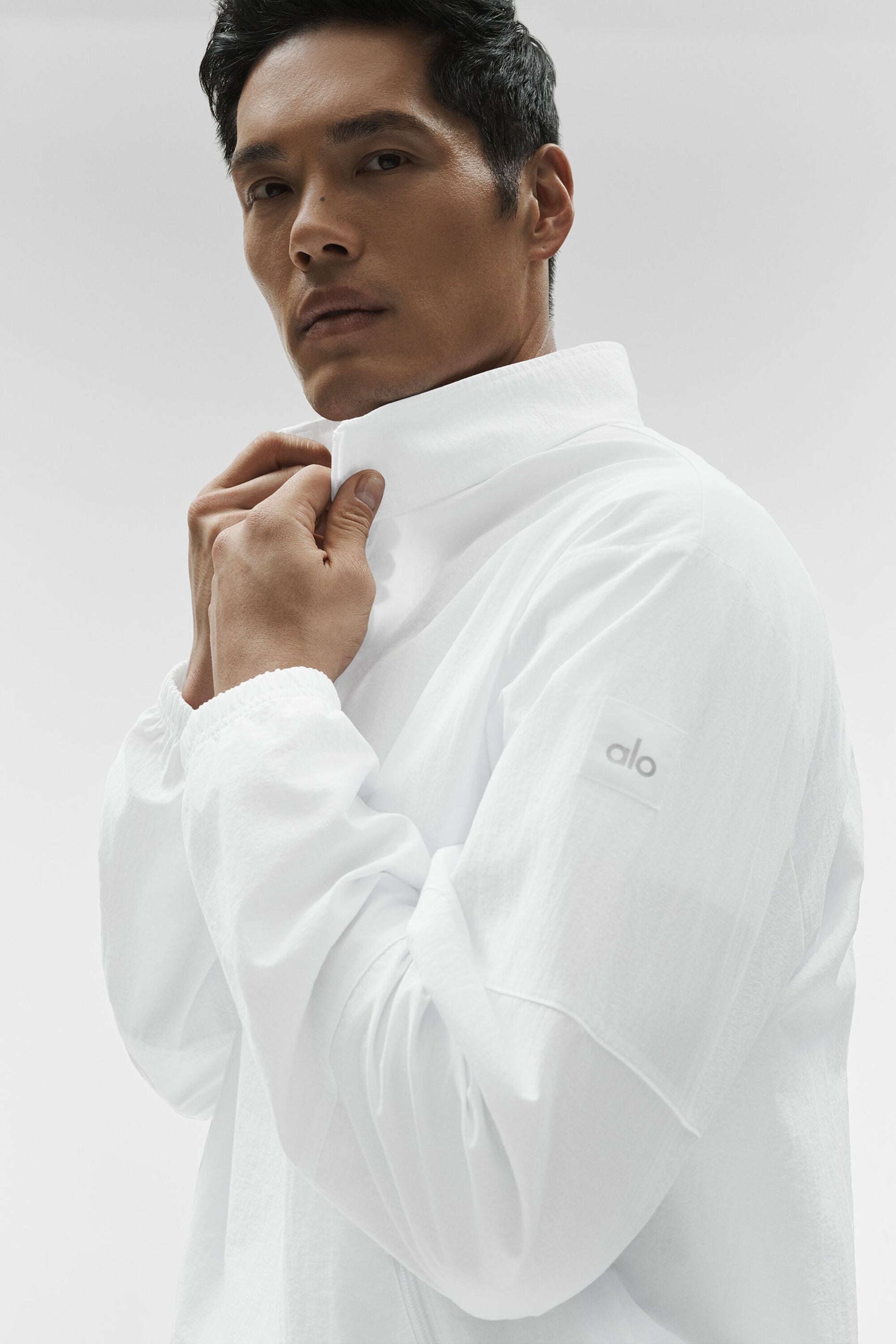 Alo Yoga Light Weight Takeaway Track Pullover - White