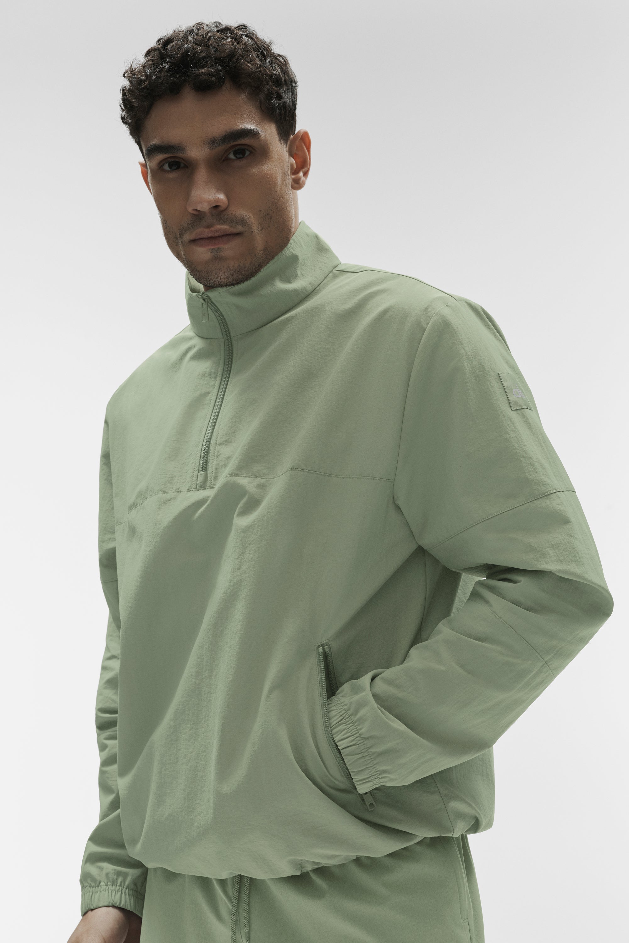 Alo Yoga Light Weight Takeaway Track Pullover - Dune Grass