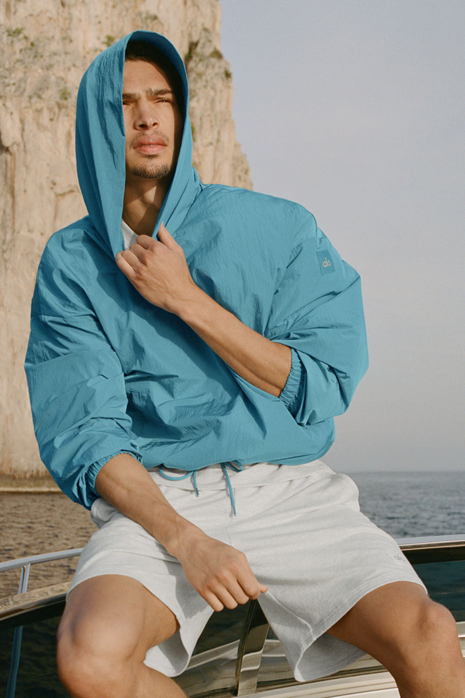 Alo Yoga Axis Hooded Pullover - Blue Breeze