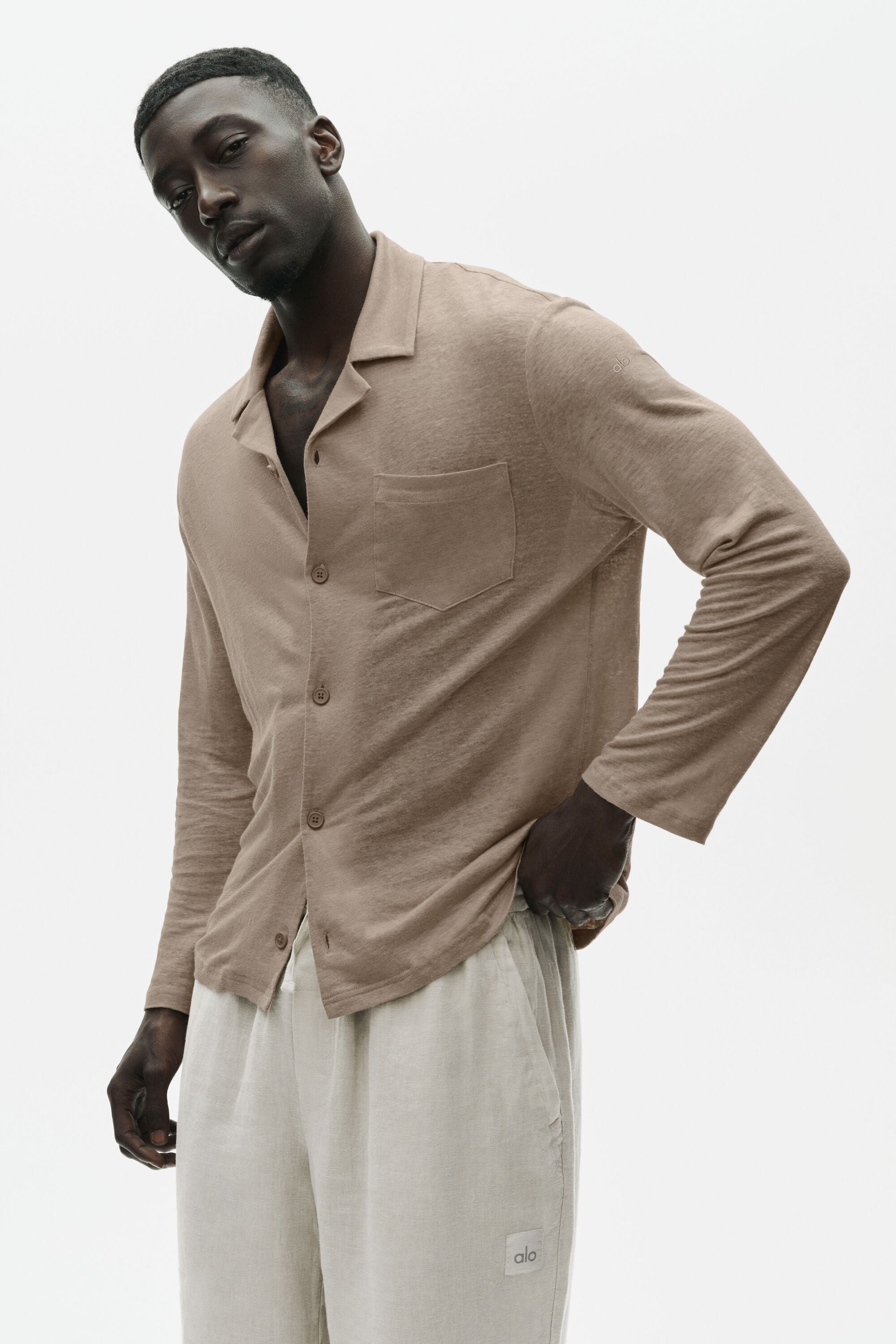 Alo Yoga Linen Jersey Coastal Long Sleeve Button Up - Gravel