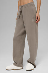 Alo Yoga Scholar Straight Leg Sweatpant - Light Cocoa