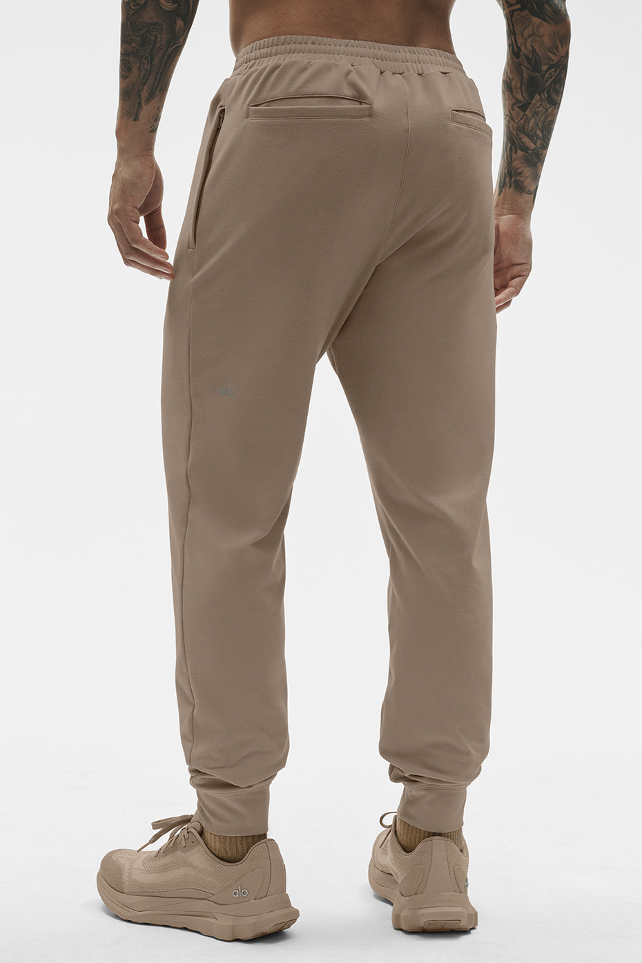 Alo Yoga Conquer Max Performance Jogger - Gravel