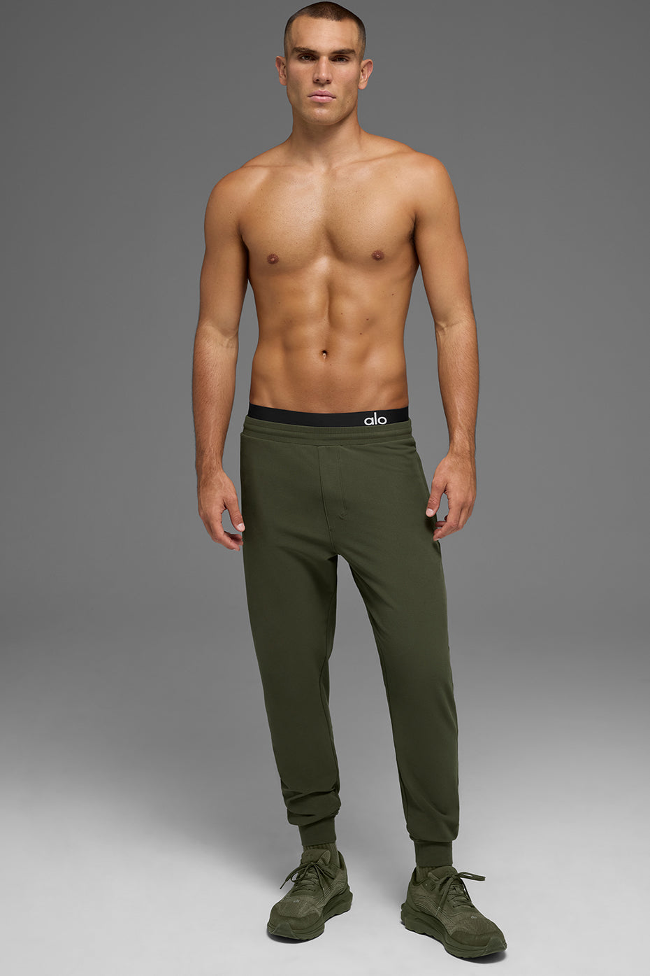 Alo Yoga Conquer Max Performance Jogger - Green Olive