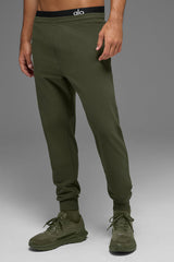 Alo Yoga Conquer Max Performance Jogger - Green Olive