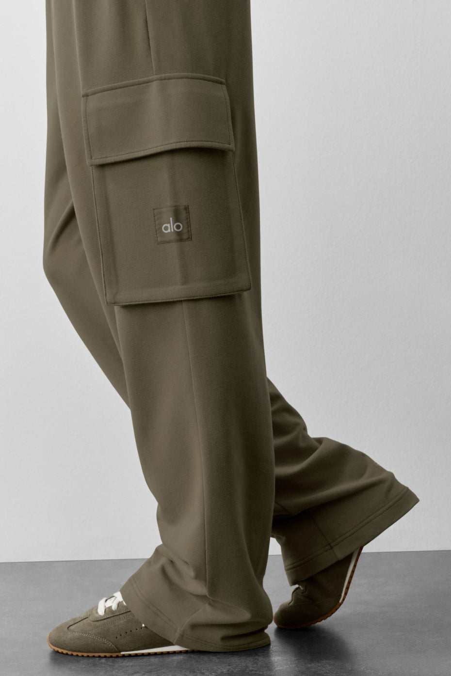 Alo Yoga Double Take Cargo Pant - Olive Tree