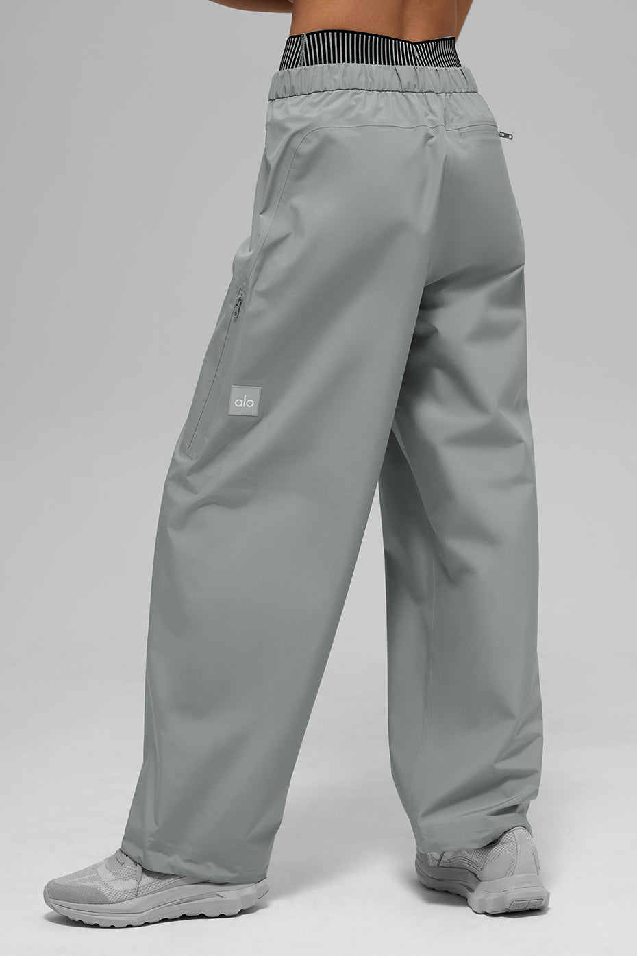 Alo Yoga Alpha Shell Pant - Lunar Grey
