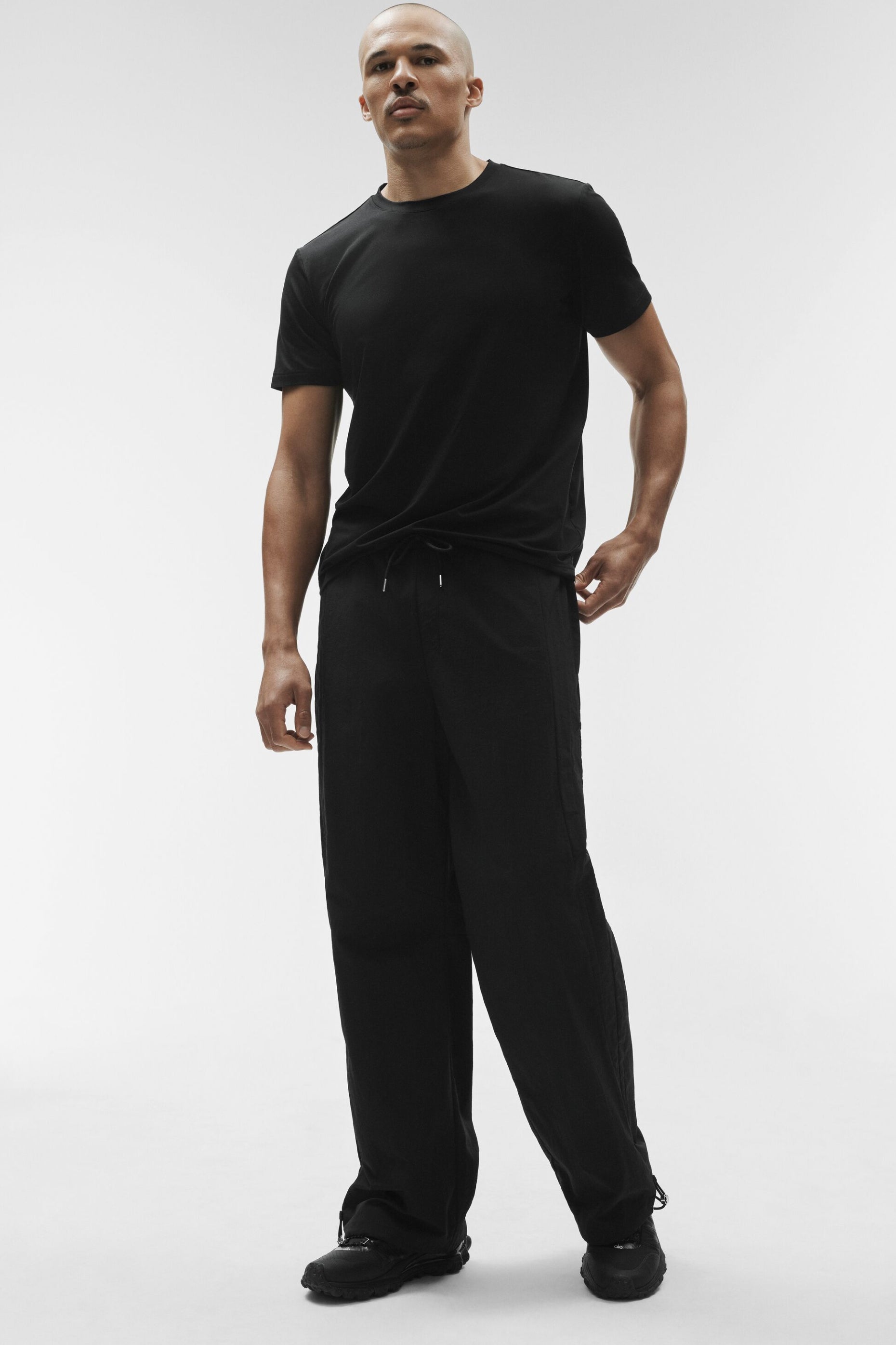 Alo Yoga Takeaway Track Straight Leg Pant - Black