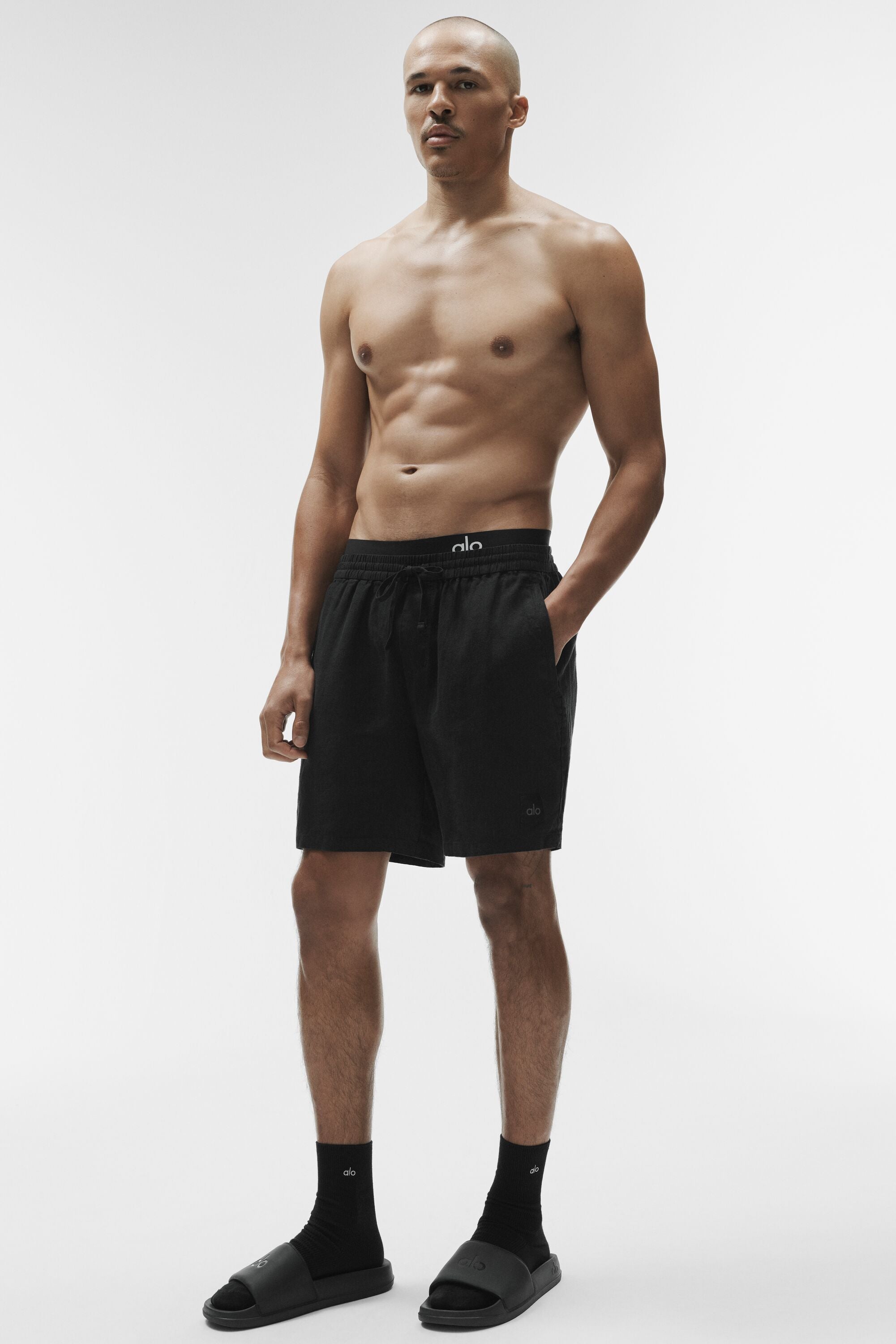 Alo Yoga 7" Linen Days Short - Black