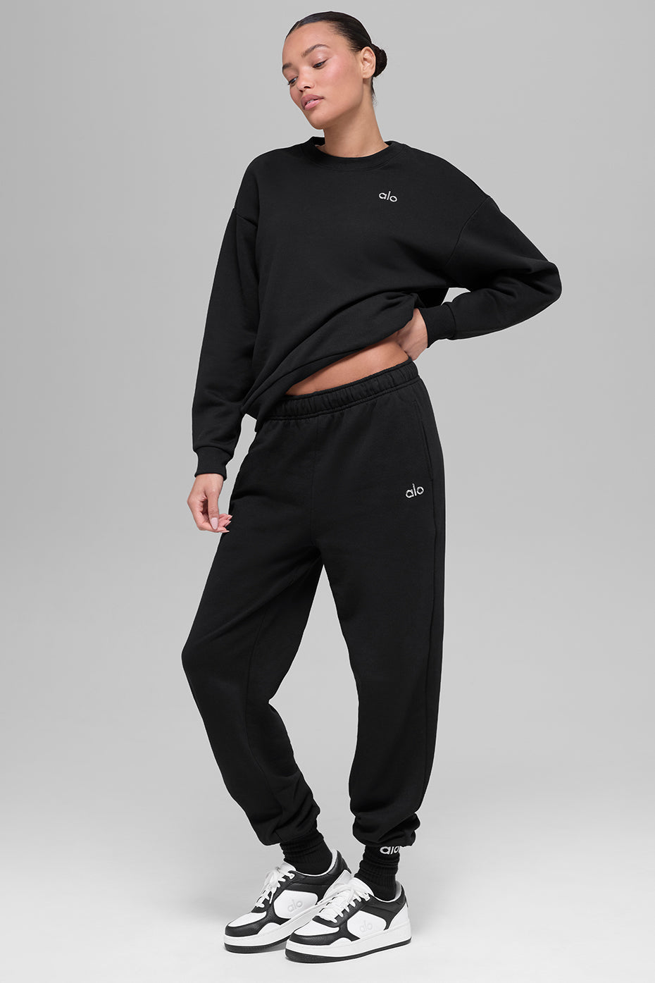 Alo Yoga Accolade Crew Neck Pullover - Black