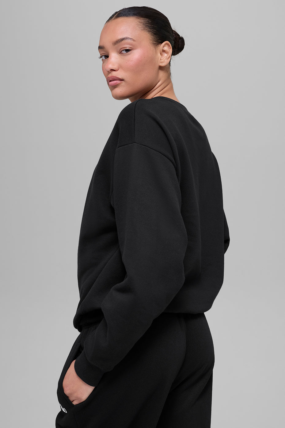 Alo Yoga Accolade Crew Neck Pullover - Black