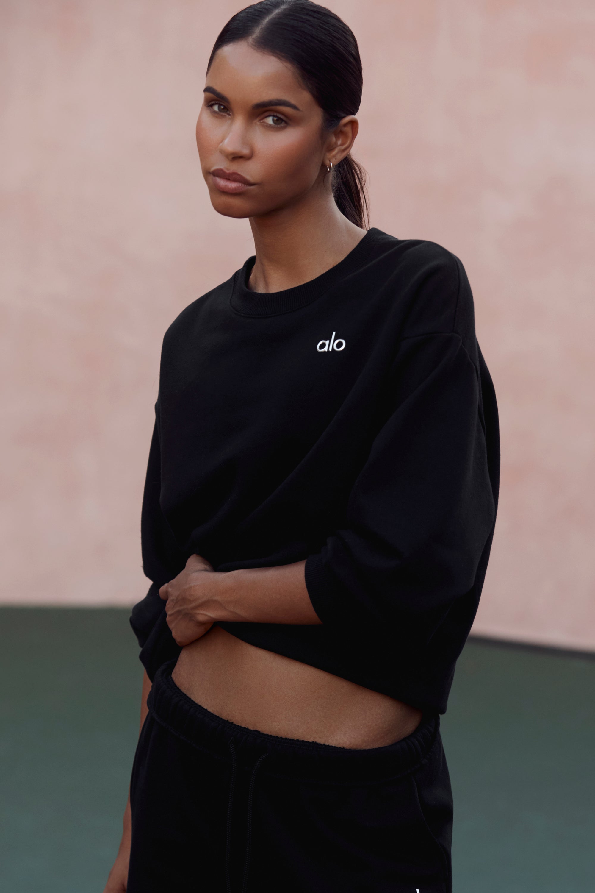 Alo Yoga Accolade Crew Neck Pullover - Black