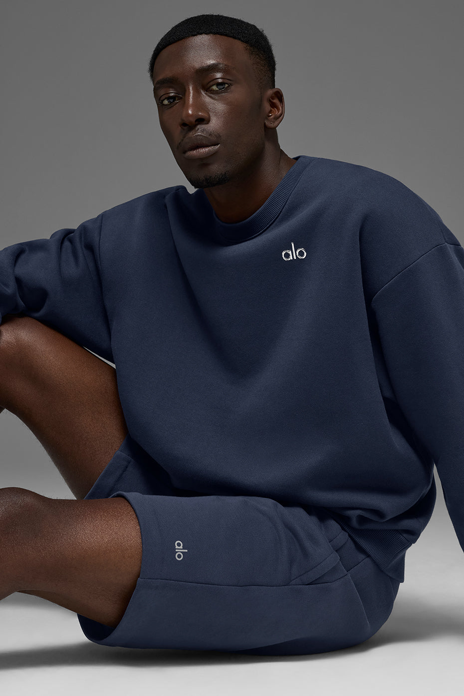 Alo Yoga Accolade Crew Neck Pullover - Navy