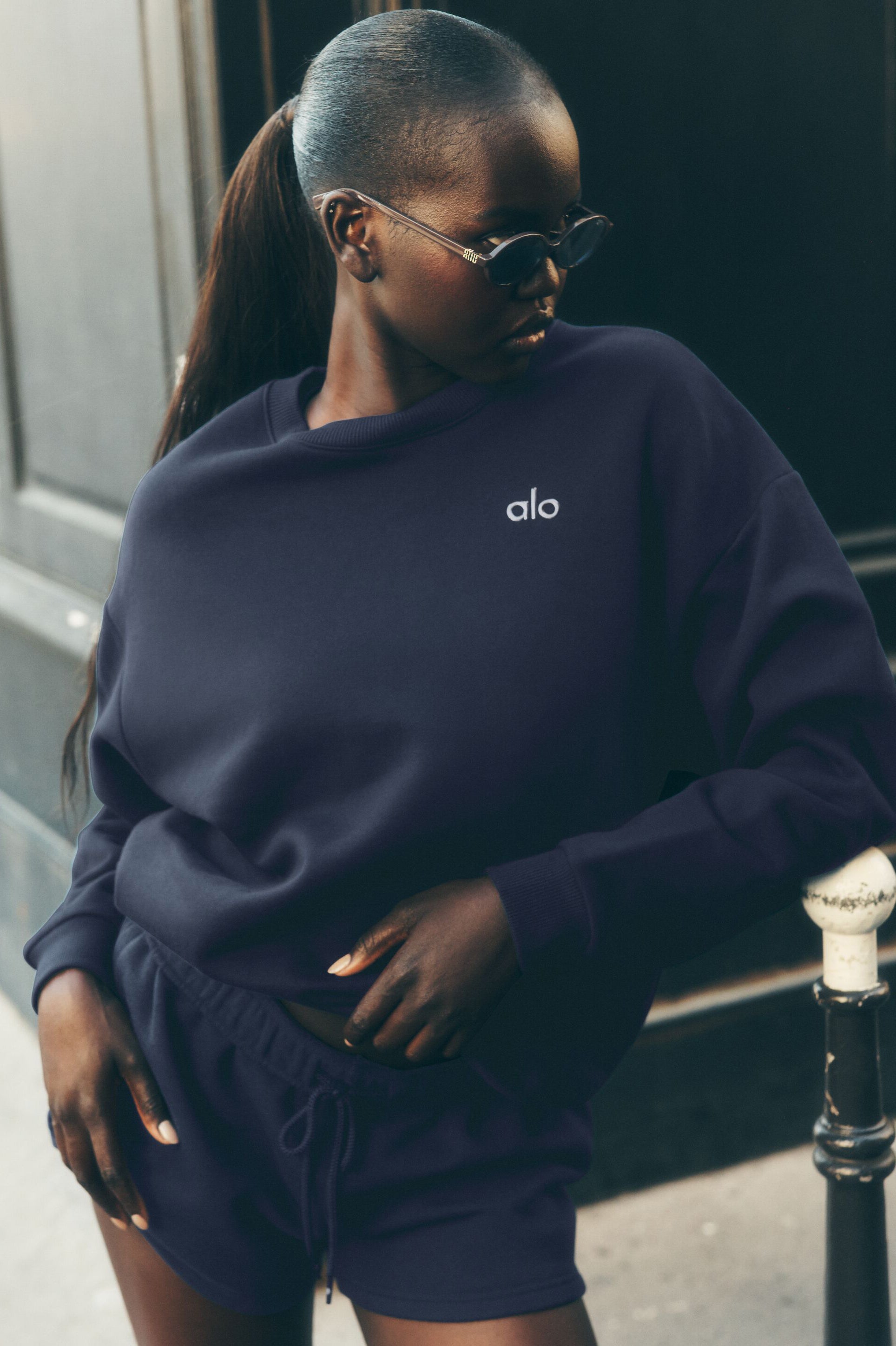 Alo Yoga Accolade Crew Neck Pullover - Navy