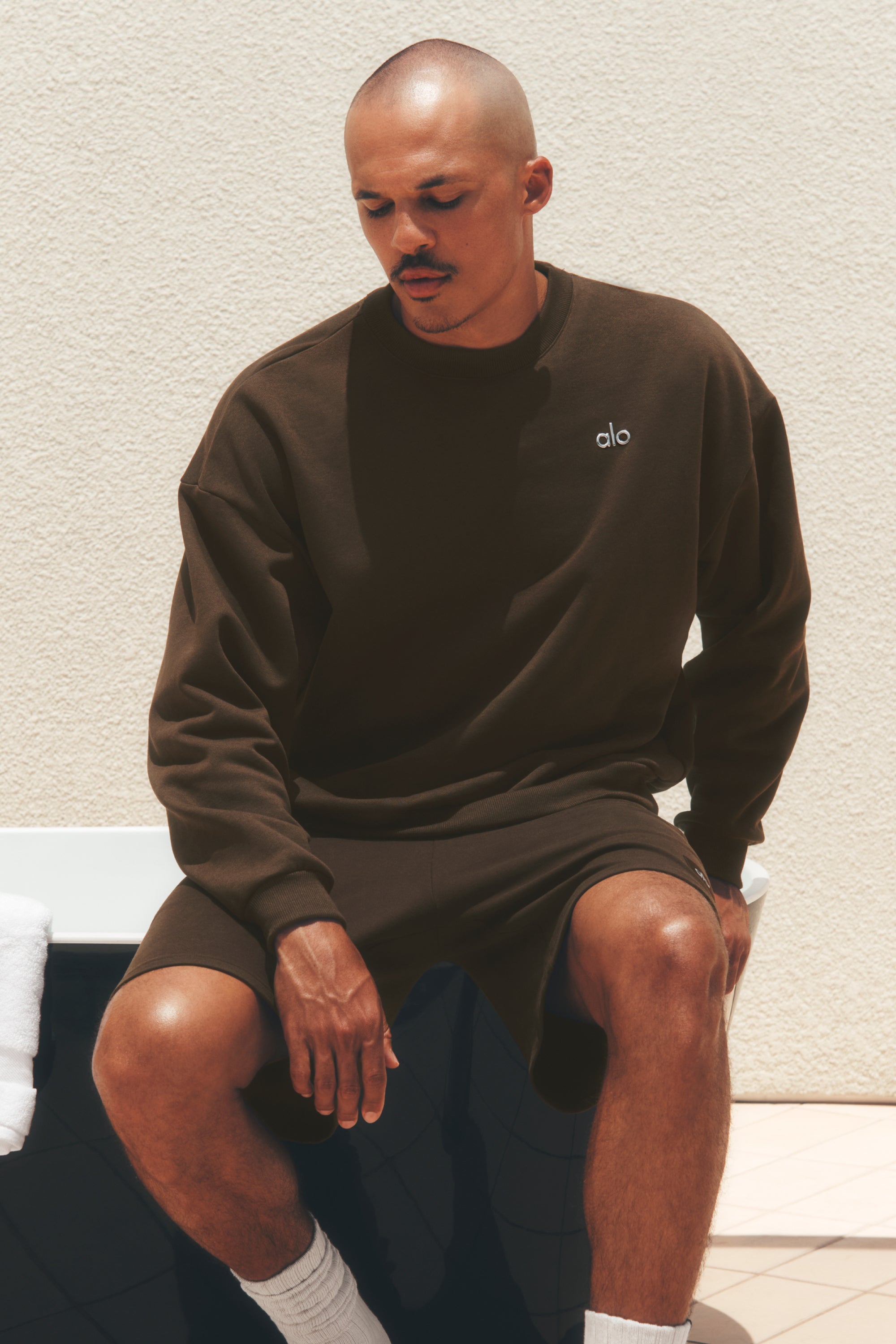 Alo Yoga Accolade Crew Neck Pullover - Espresso