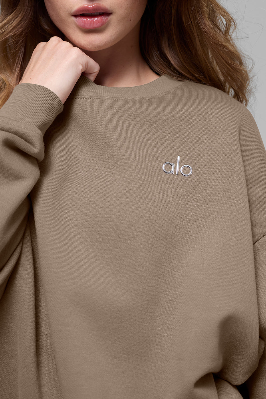 Alo Yoga Accolade Crew Neck Pullover - Gravel